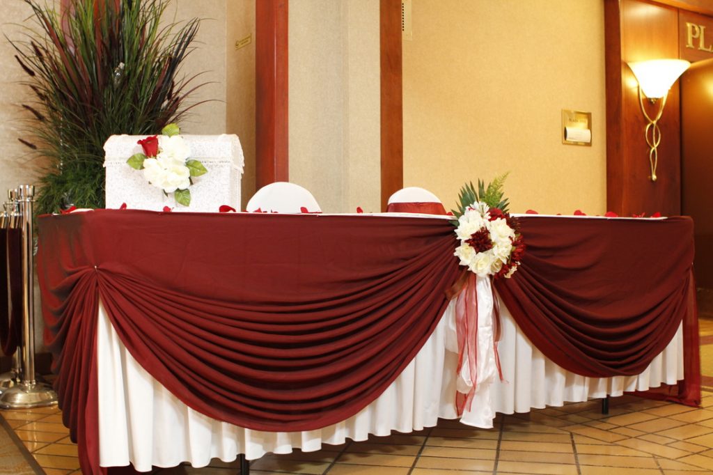 Tablecloth Decorations For Wedding 9542004 Orig
