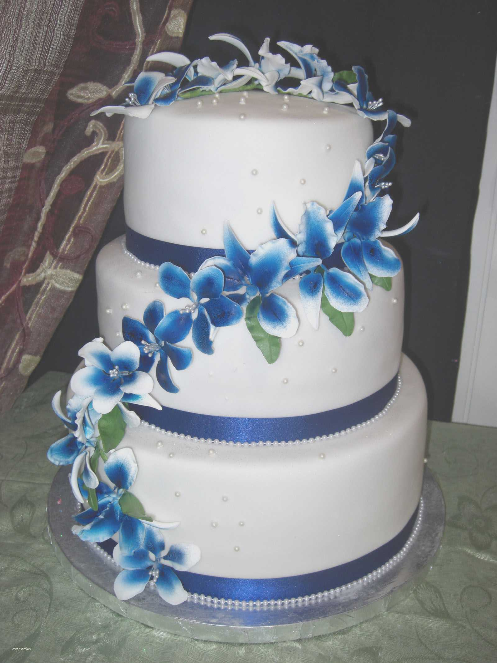 Amazing Royal Blue and Silver Wedding Decorations for Your Wedding ...