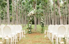 Applying the Best Beach Themed Wedding Decorations 44 Outdoor Wedding Ideas Decorations For A Fun Outside Spring Wedding