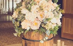 Farm Wedding Table Decor Wine Barrel Bouquets Decor For Rusitc Barn Weddings farm wedding table decor|guidedecor.com