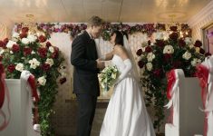 How to Decorate A Church for A Wedding Prettily Wedding Flowers For Church Altars Lovetoknow